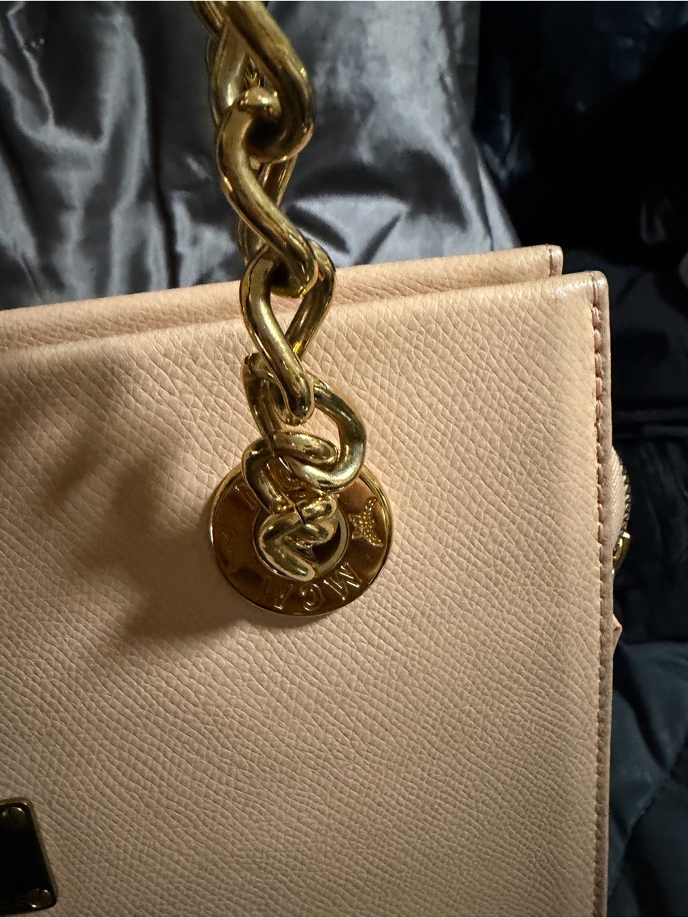 MCM Light peach / pink toned Bag with Gold Chain Details - Picture 3 of 8